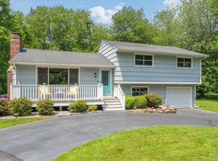 33 Woodside Rd, Guilford, CT 06437