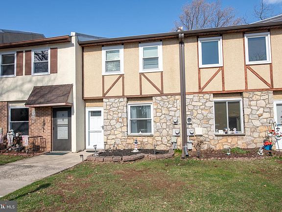 3rd image of 1000 Jacksonville Rd APT 18