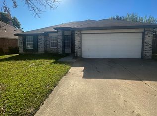 920 Tennis Villa Dr, Arlington, TX 76017