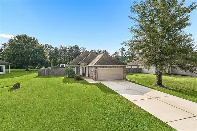 3 bed, 2.0 bath, 1321 sqft, $1,600 — Photo 1