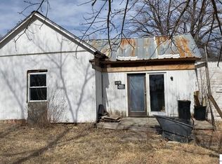 1421 4th St, Fairbury, NE 68352