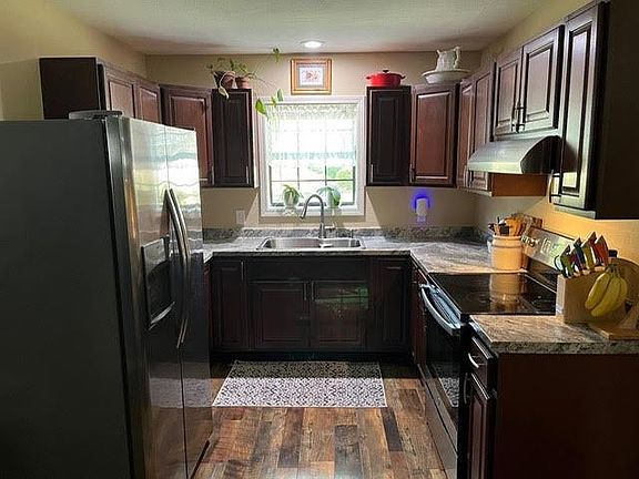 3rd image of 104 N 10th St