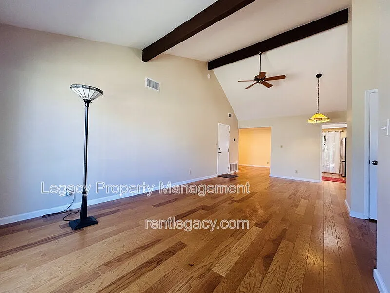 3 bed, 2.0 bath, 1506 sqft, $3,850 — Photo 4