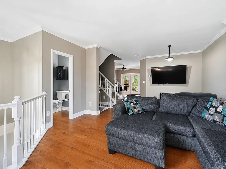 25203 Dunvegan Sq — Photo 9