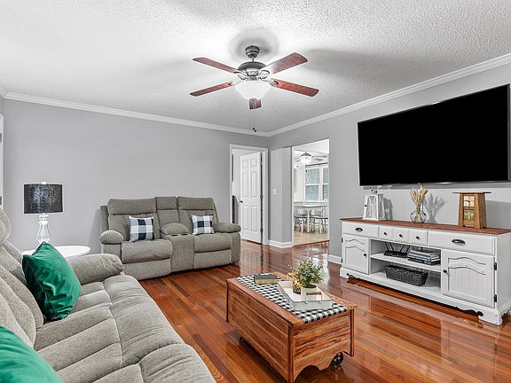 5th image of 150 Berry Dr