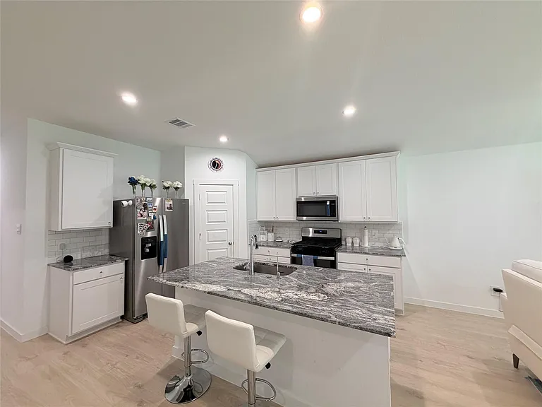4986 Edgewood Dr — Photo 2