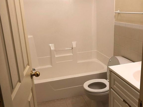 4th image of 318 1/2 Liberty St APT 5