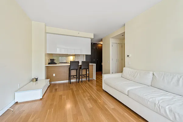 Sold by LG Fairmont Group | media 3