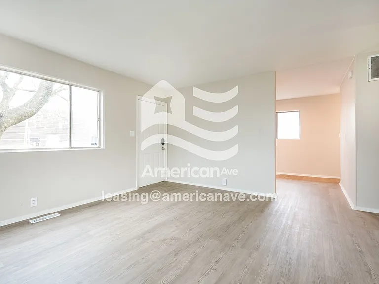 1761179_003_living_room_13684758.jpg