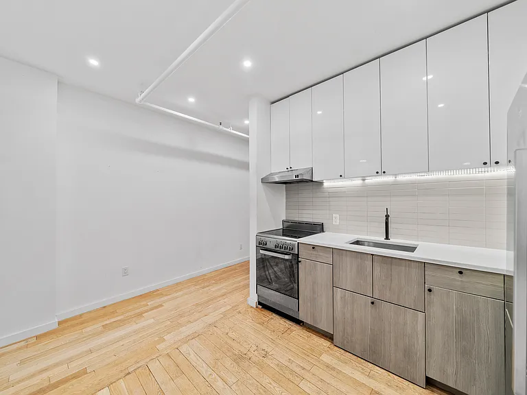 584 Myrtle Ave #1B — Photo 3