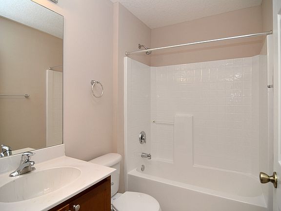 3rd image of 226 NE Sagamore Ter