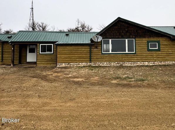 205 5th St NW, Hettinger, ND 58639
