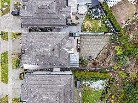 2nd image of 3376 Plateau Blvd