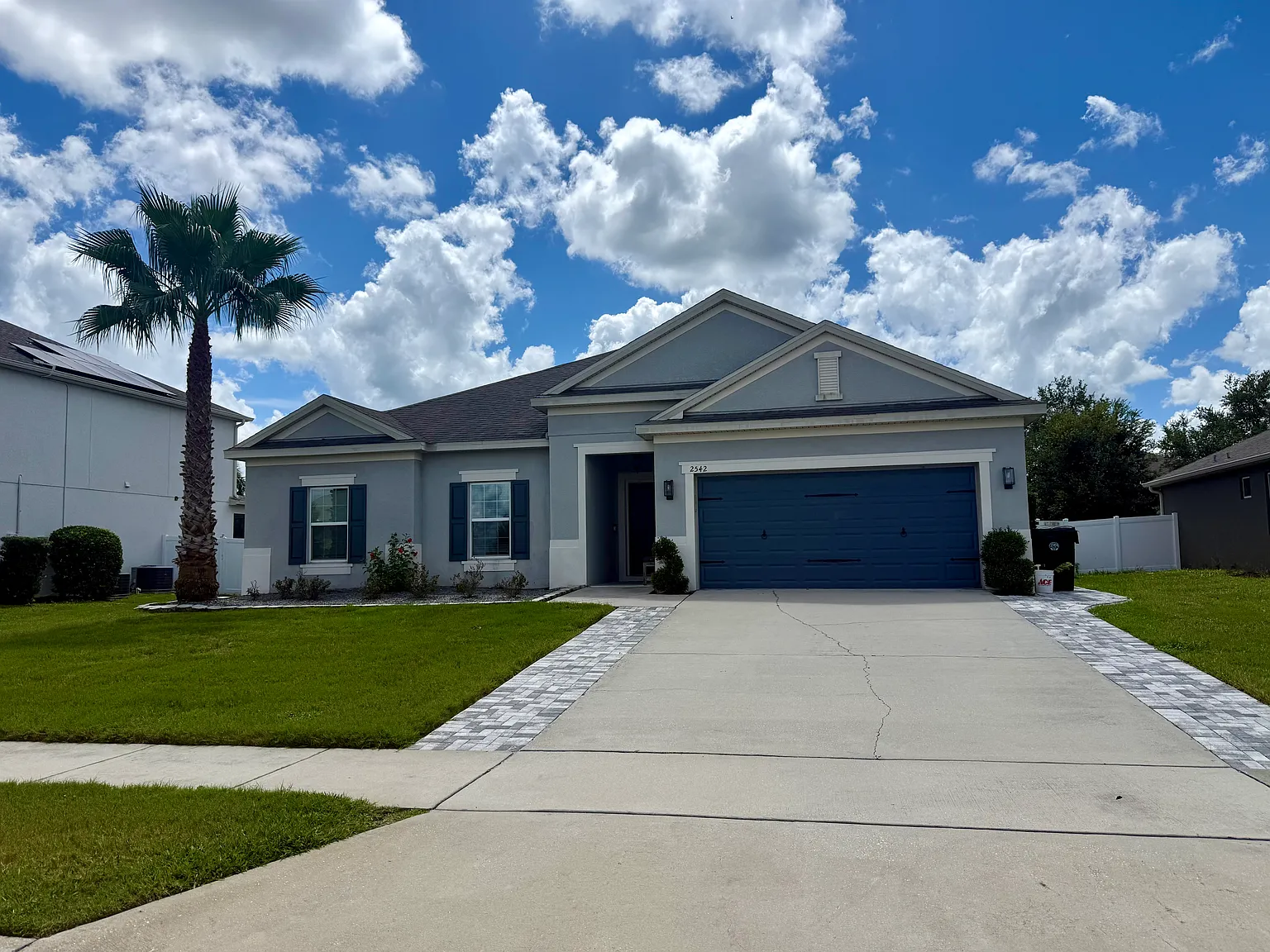 3 bed, 2455 sqft, $3,200 — Photo 2