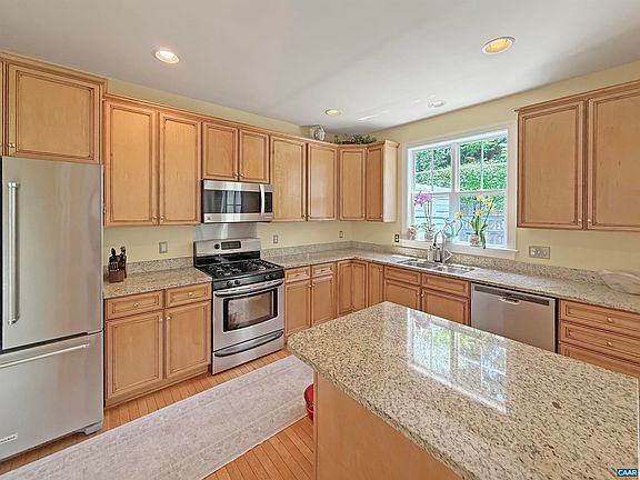 5th image of 1102 Saint Charles Ct