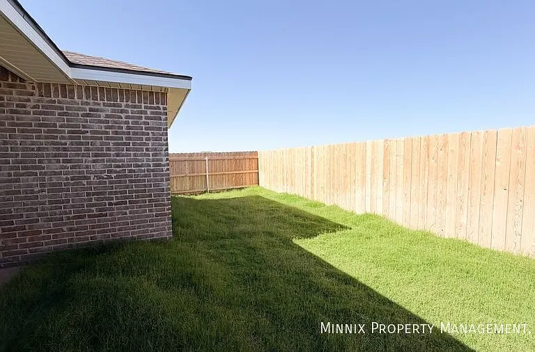 2304 Corpus Ave — Photo 17