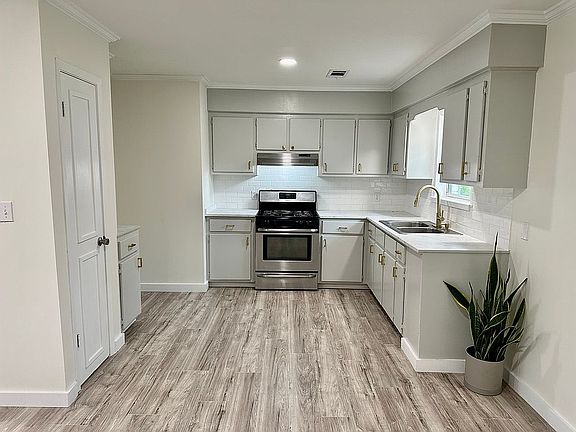 3rd image of 617 Evelyn Dr