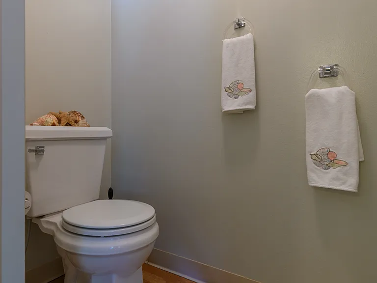 3930 Gramercy Ave — Photo 2