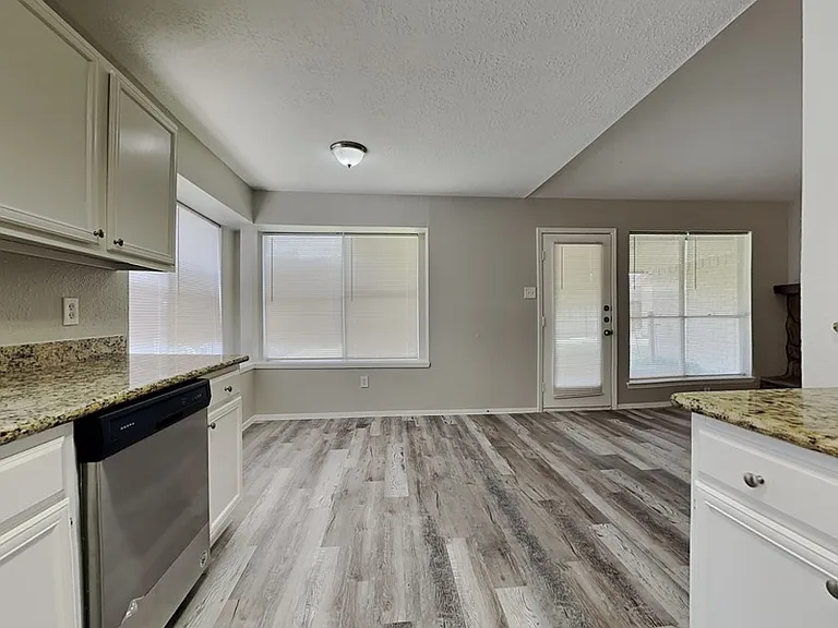 2509 Merrimac Dr — Photo 5