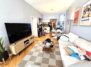 1152 W Taylor St #2F, Chicago, IL 60607