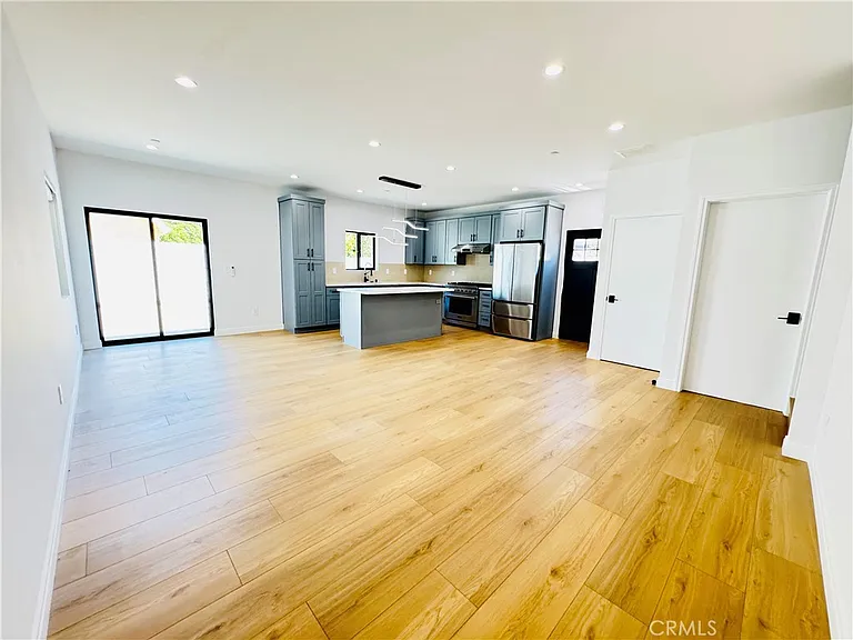 7744 1/2 Vassar Ave — Photo 12