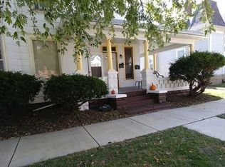 820 Monroe Ave, Charleston, IL 61920