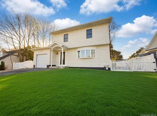 10 Curlin Lane, Saint James, NY