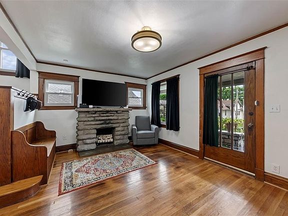 4th image of 328 N Chelsea Ave
