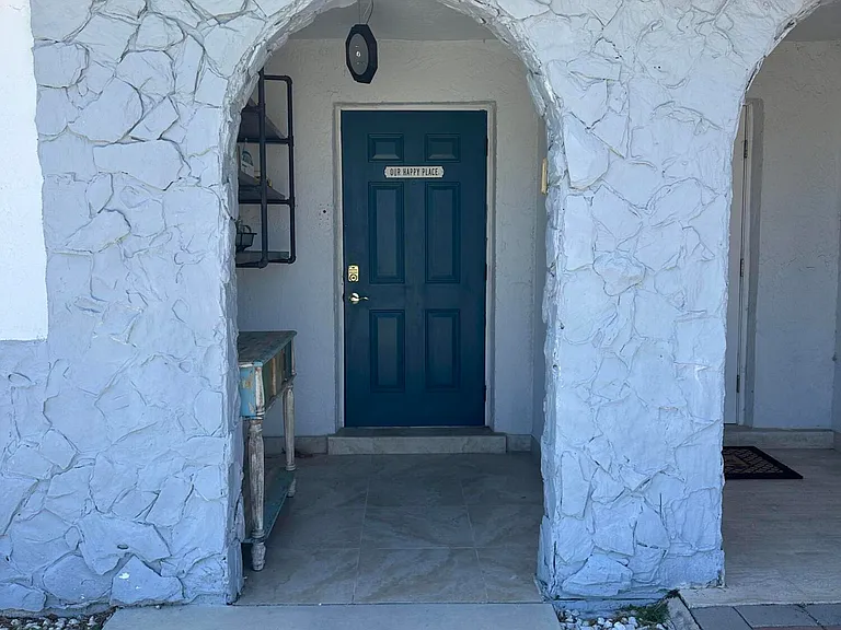 5605 SW 24th Ave — Photo 1