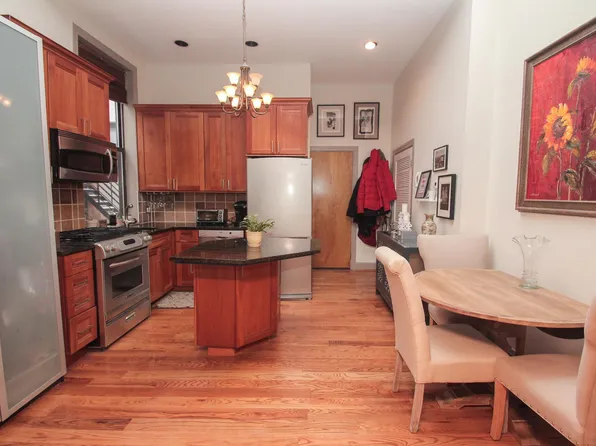 902 Pine St, Philadelphia, PA 19107