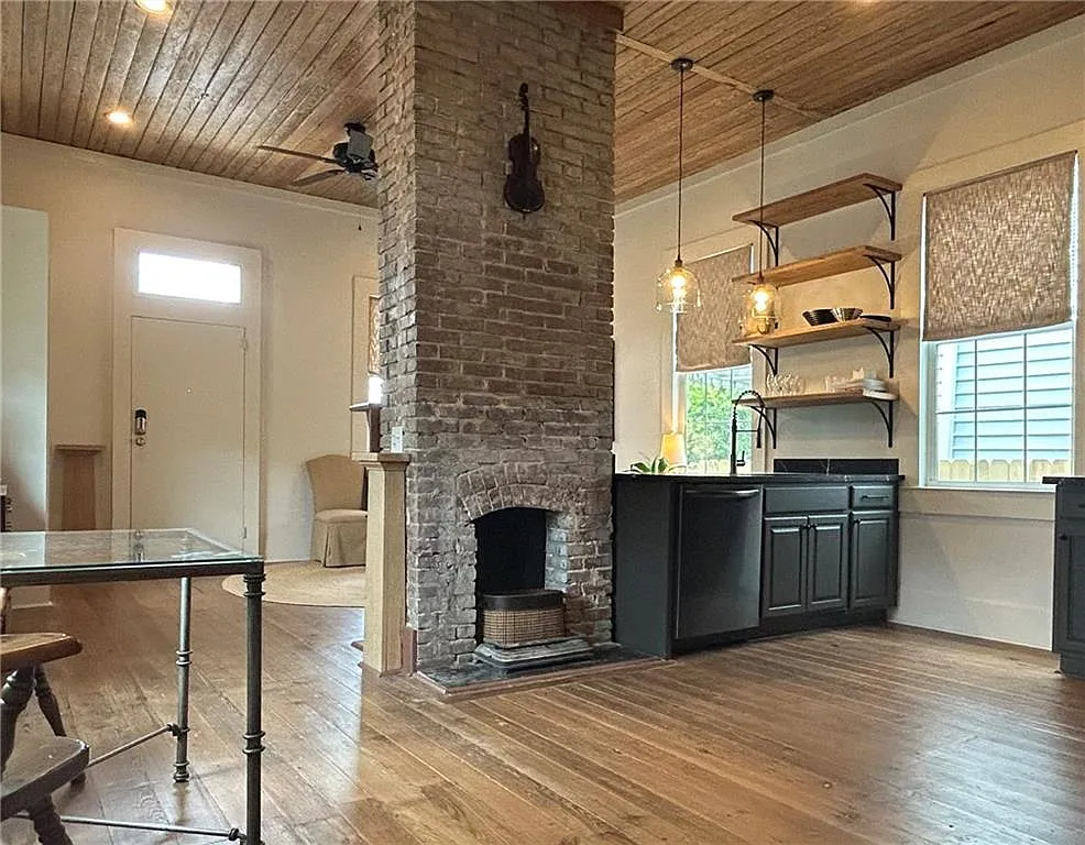 2 bed, 2.5 bath, 1393 sqft, $3,450 — Photo 4