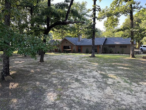 2nd image of 4470 Lakewood Ln