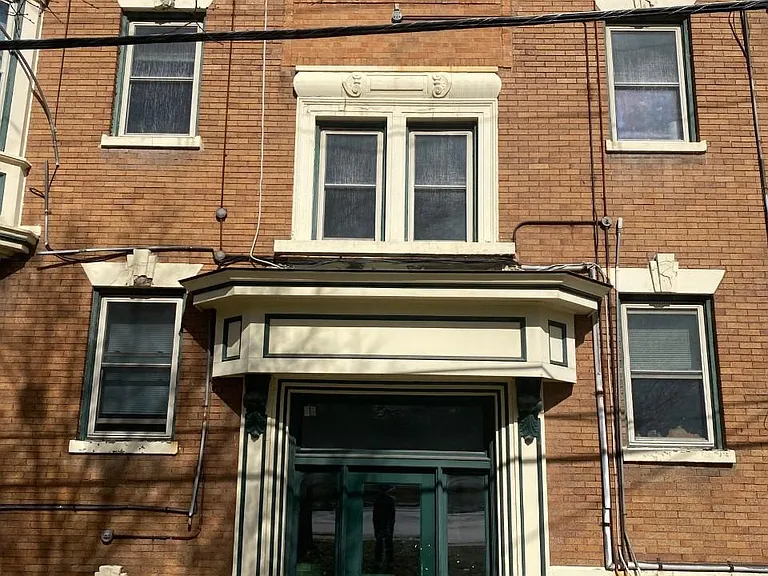 3201 Vine St — Photo 2