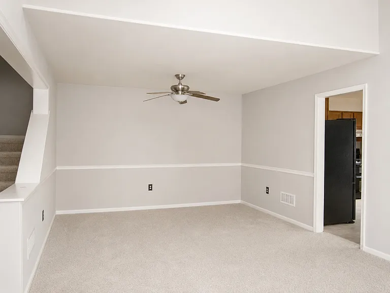 118 Henning Dr — Photo 4