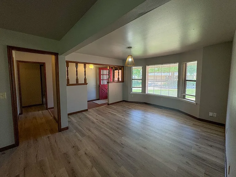 345 Travis Cir — Photo 5