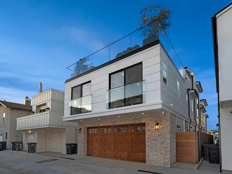 1025 W Balboa Blvd — Photo 47