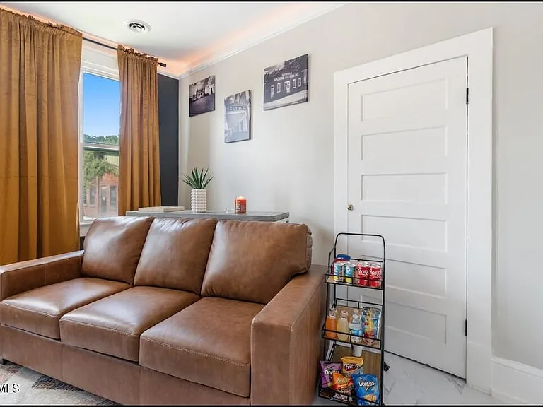 313 S Cutler St — Photo 6