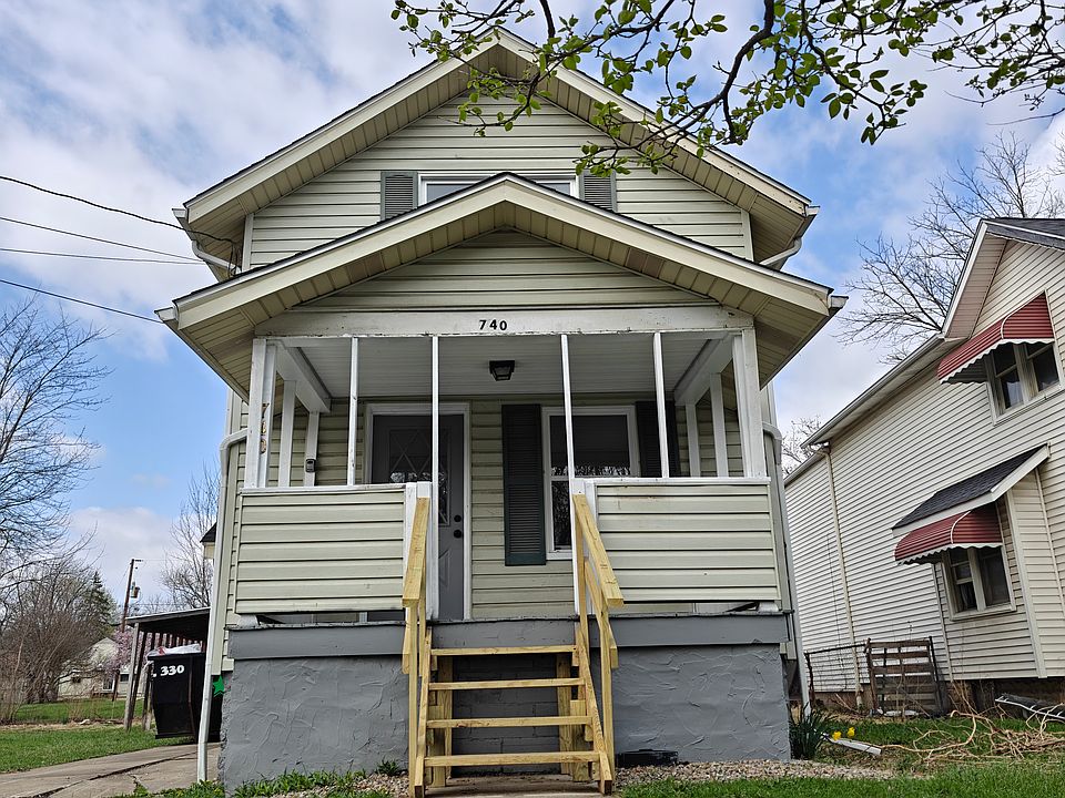 1st image of 740 Ravenswood St