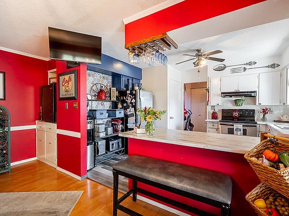 5th image of 2049 Lynden St