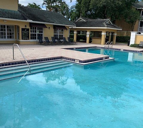 Pool facing cabana_08202019