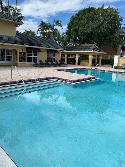 Pool facing cabana_08202019