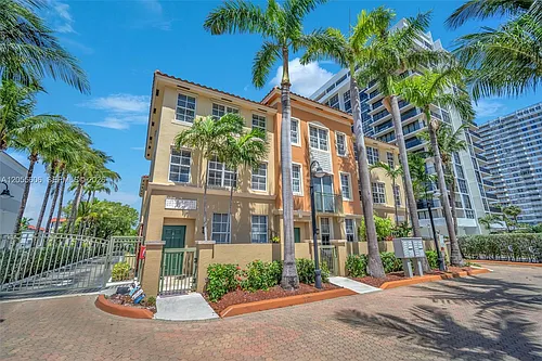 2065 S Ocean Dr #Townhouse 1 Photo 1