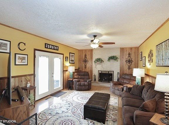 4th image of 1008 Country Dr