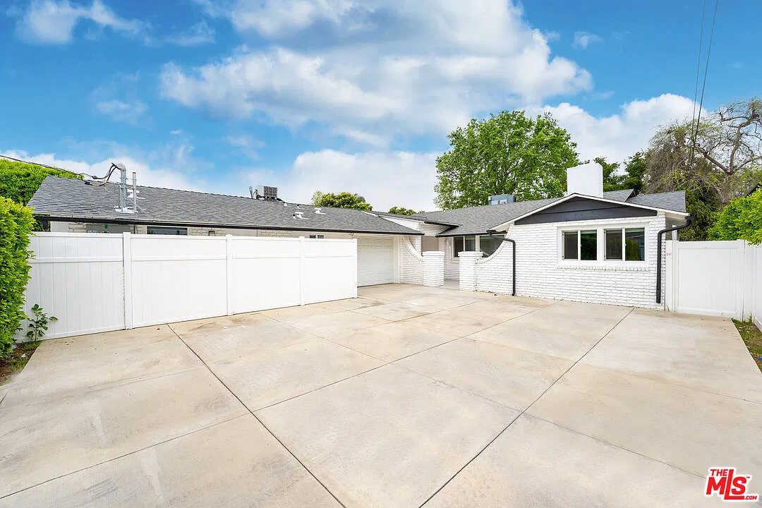 3 bed, 3.0 bath, 1687 sqft, $5,500 — Photo 1