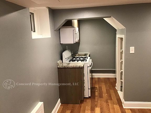 5th image of 2934 Yorkway #B