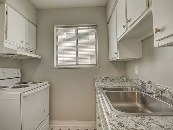 3rd image of 522 Elliott Ave APT 4