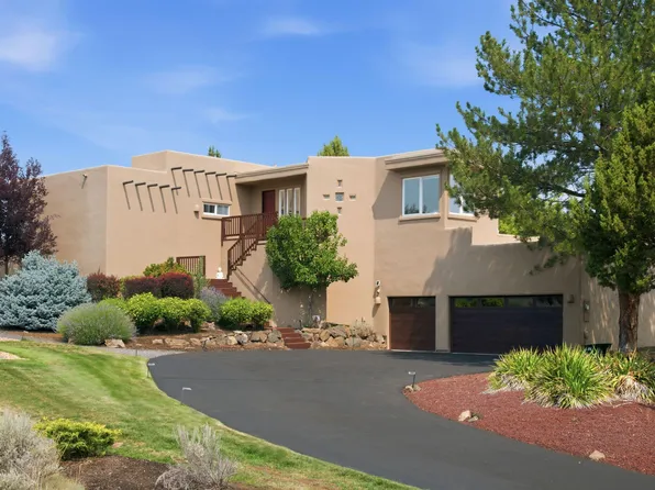 61345 Mountain Breezes Ct, Bend, OR 97702
