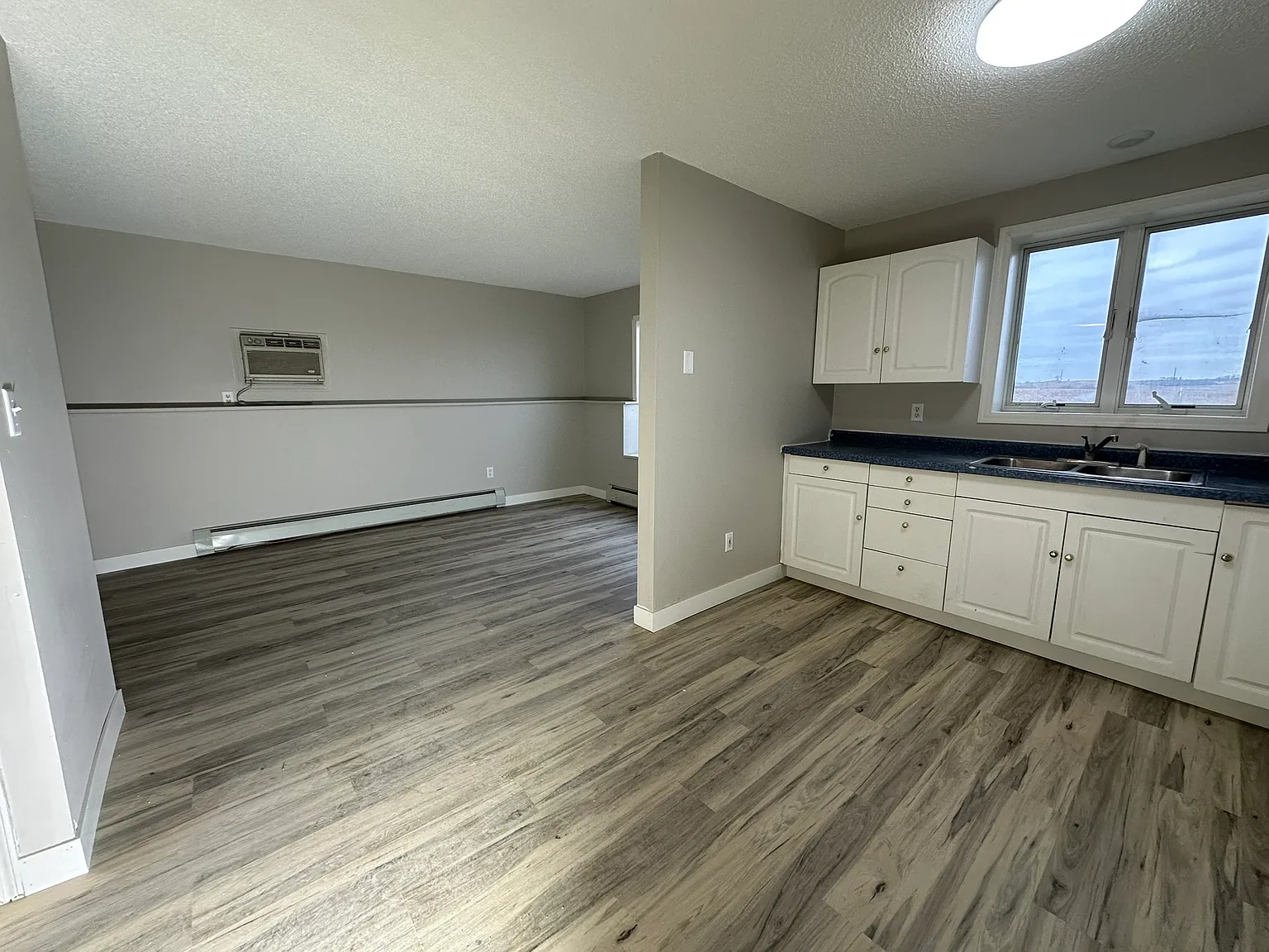1095 West 6th Street - 4 — Photo 3