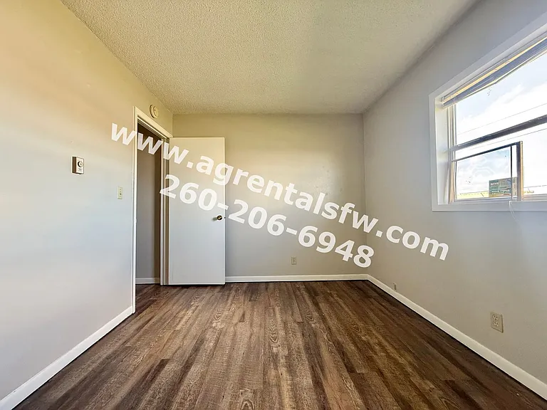 1034 Lewis St — Photo 11