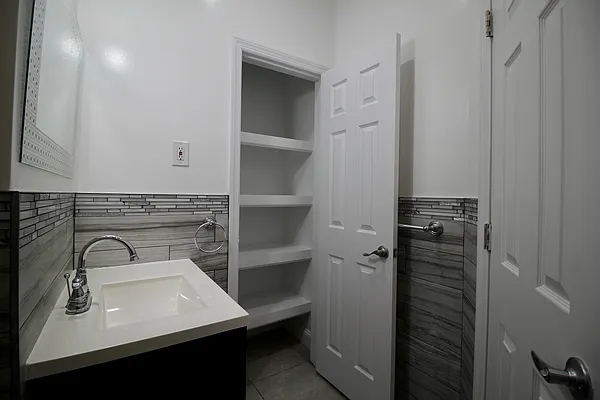 Rented by Hagstrom Management Inc | media 7